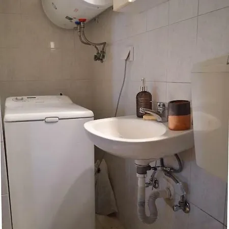 Ano Manos